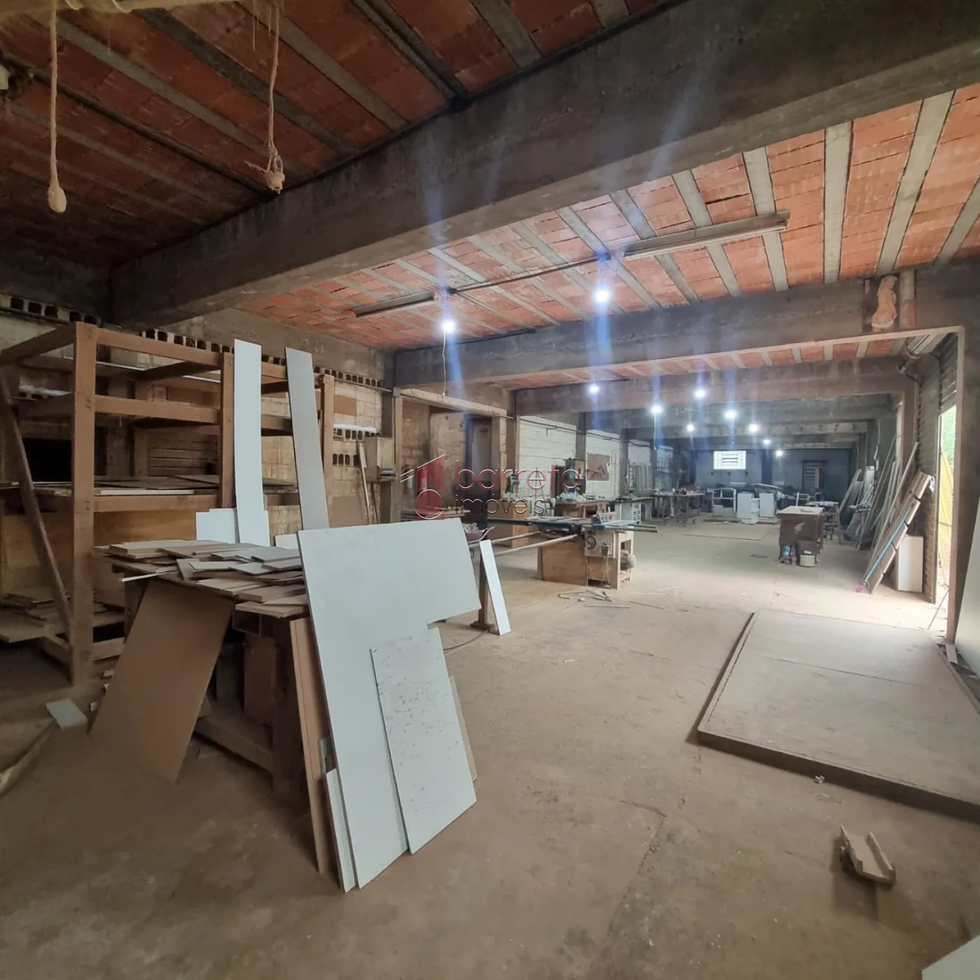 SALÃO COMERCIAL À VENDA NAS IMEDIAÇÕES DO BAIRRO ENGORDADOURO – JUNDIAÍ/SP