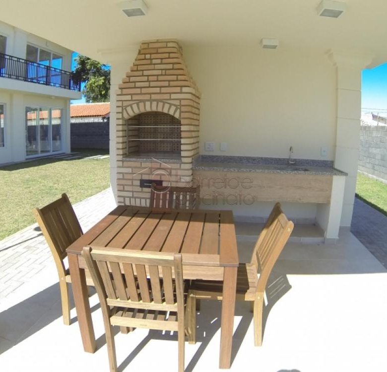 SOBRADO À VENDA – 03 QUARTOS – RESIDENCIAL THINA – JUNDIAÍ/SP