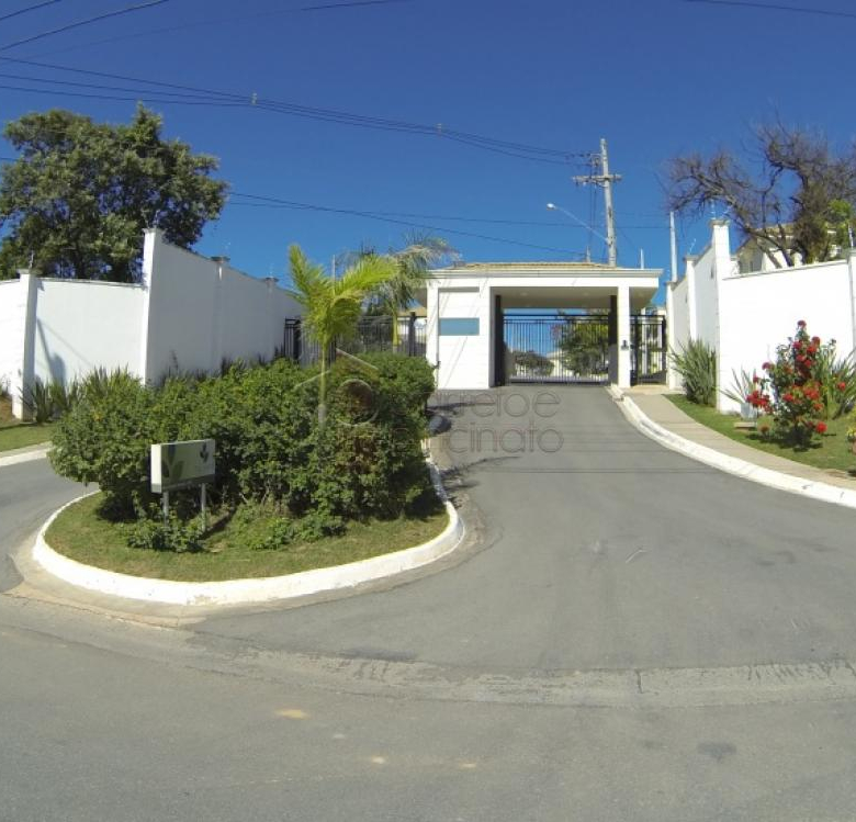 SOBRADO À VENDA – 03 QUARTOS – RESIDENCIAL THINA – JUNDIAÍ/SP
