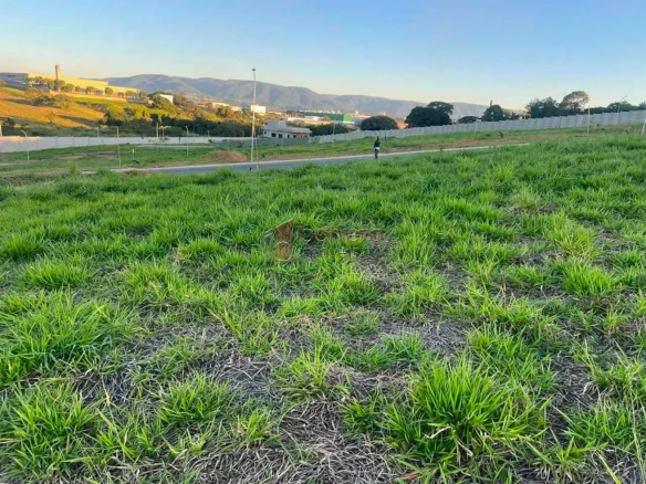 TERRENO À VENDA NO CONDOMÍNIO VILLAGGIO ENGORDADOURO EM JUNDIAÍ/SP