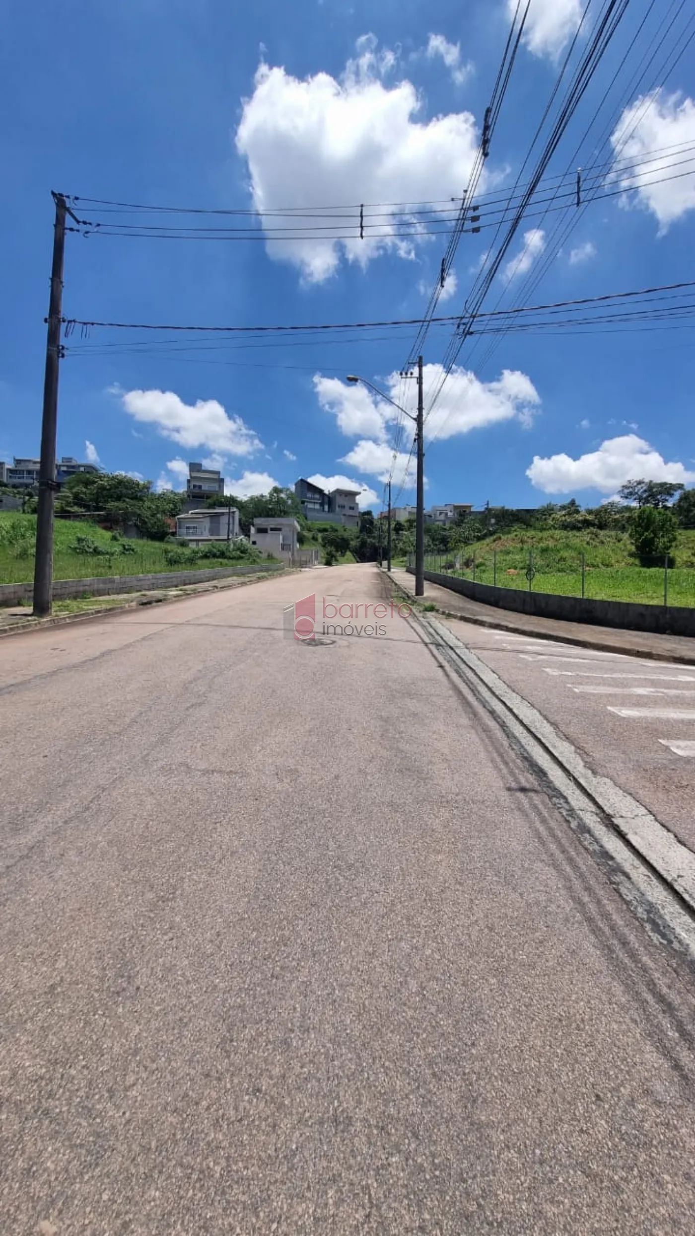LOTE DE ESQUINA À VENDA NO LOTEAMENTO IPANEMA – JUNDIAÍ/SP