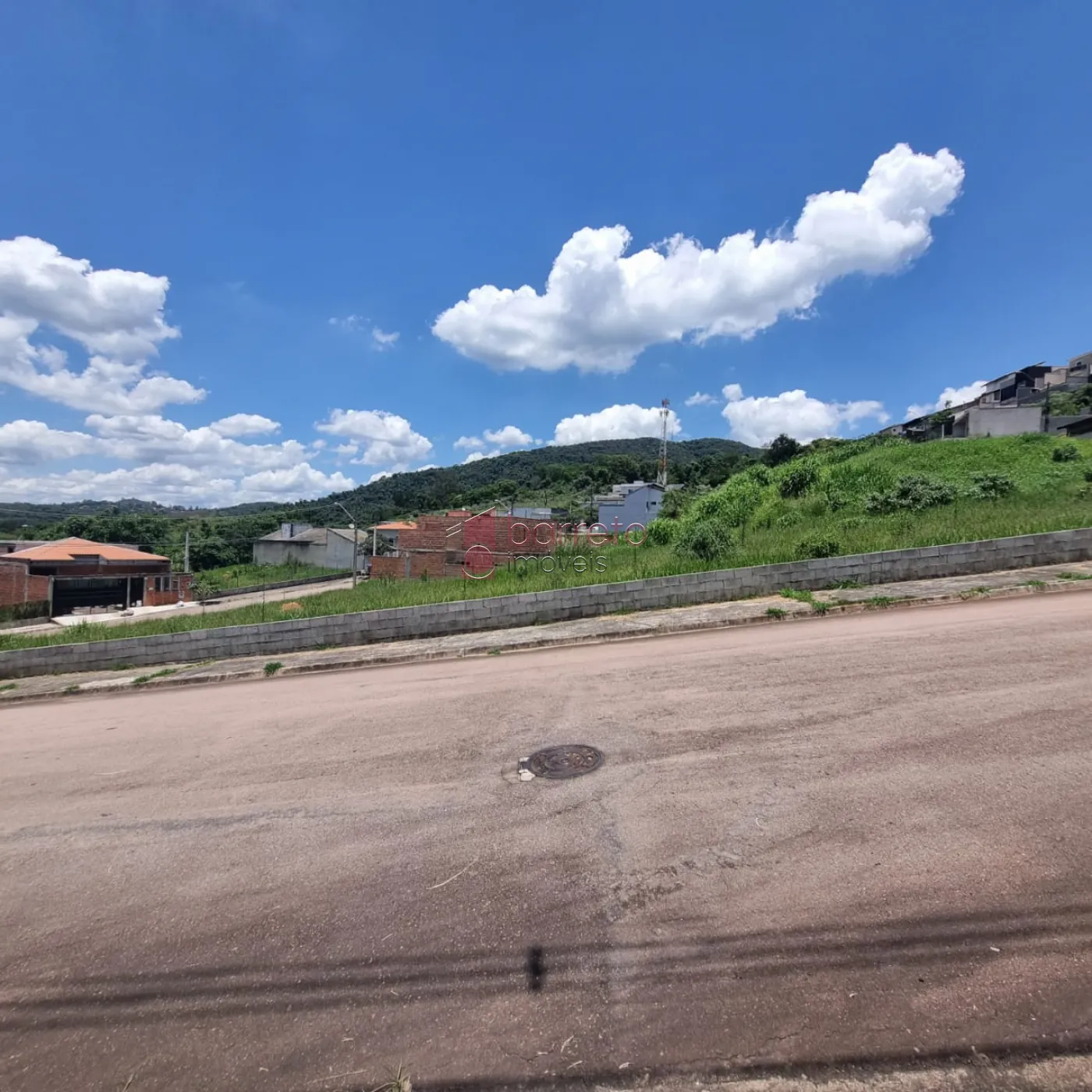 LOTE DE ESQUINA À VENDA NO LOTEAMENTO IPANEMA – JUNDIAÍ/SP