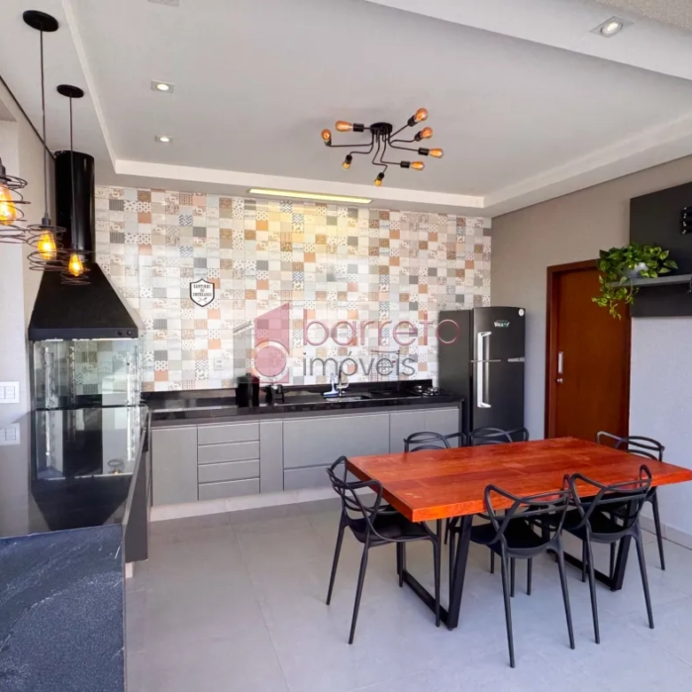 CASA TÉRREA ALTO PADRÃO À VENDA NO CONDOMÍNIO VIA CASTELLI NO CENTRO DE LOUVEIRA/SP