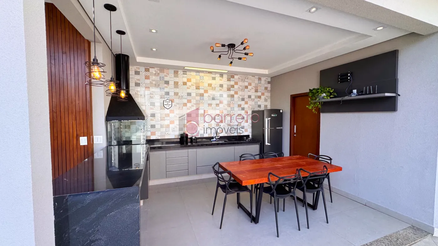 CASA TÉRREA ALTO PADRÃO À VENDA NO CONDOMÍNIO VIA CASTELLI NO CENTRO DE LOUVEIRA/SP