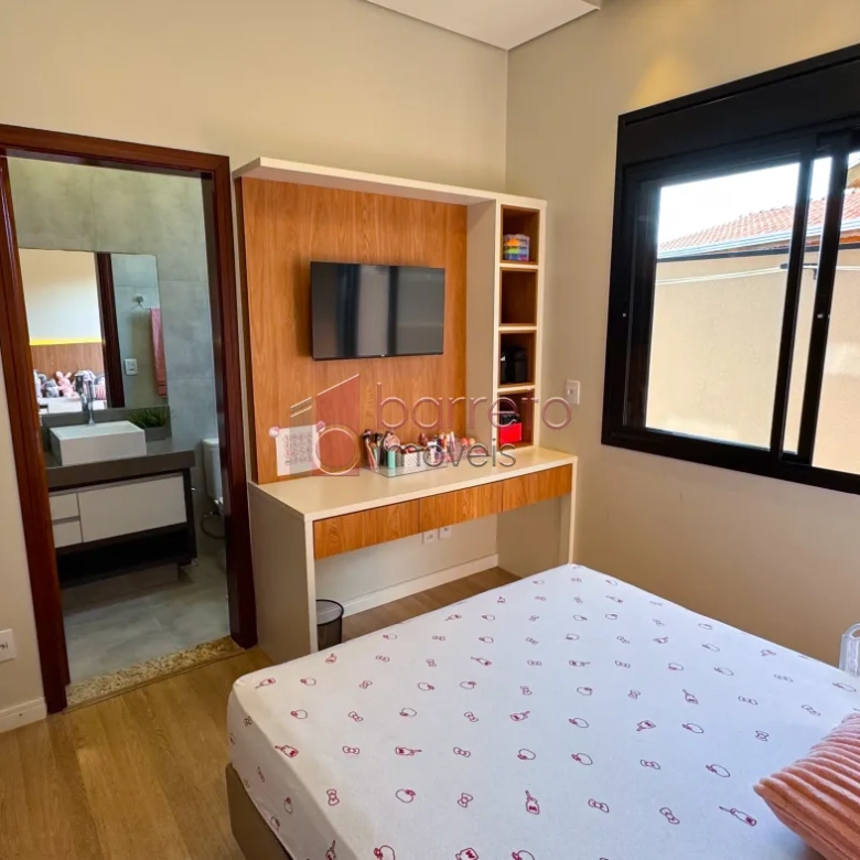 CASA TÉRREA ALTO PADRÃO À VENDA NO CONDOMÍNIO VIA CASTELLI NO CENTRO DE LOUVEIRA/SP