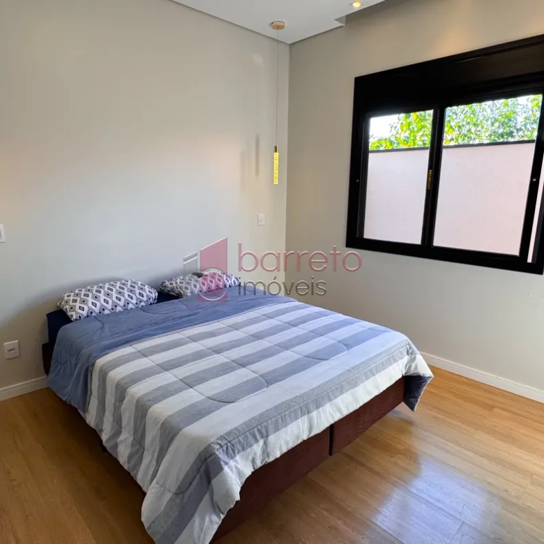 CASA TÉRREA ALTO PADRÃO À VENDA NO CONDOMÍNIO VIA CASTELLI NO CENTRO DE LOUVEIRA/SP