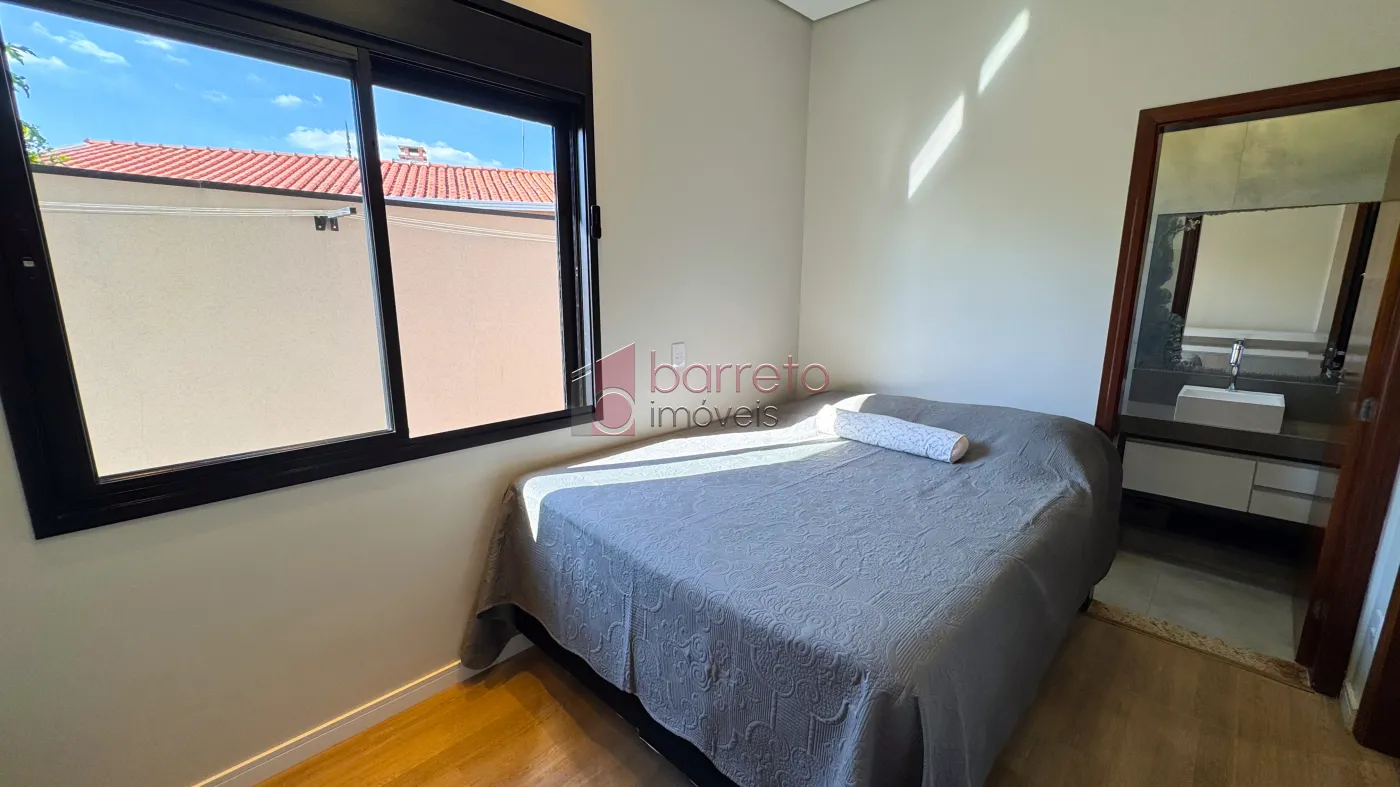 CASA TÉRREA ALTO PADRÃO À VENDA NO CONDOMÍNIO VIA CASTELLI NO CENTRO DE LOUVEIRA/SP
