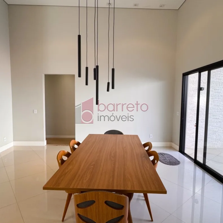 CASA TÉRREA ALTO PADRÃO À VENDA NO CONDOMÍNIO VIA CASTELLI NO CENTRO DE LOUVEIRA/SP