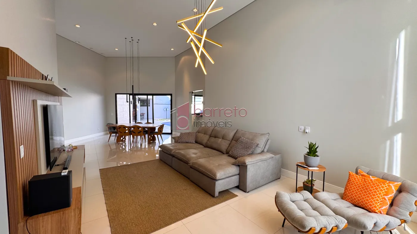 CASA TÉRREA ALTO PADRÃO À VENDA NO CONDOMÍNIO VIA CASTELLI NO CENTRO DE LOUVEIRA/SP