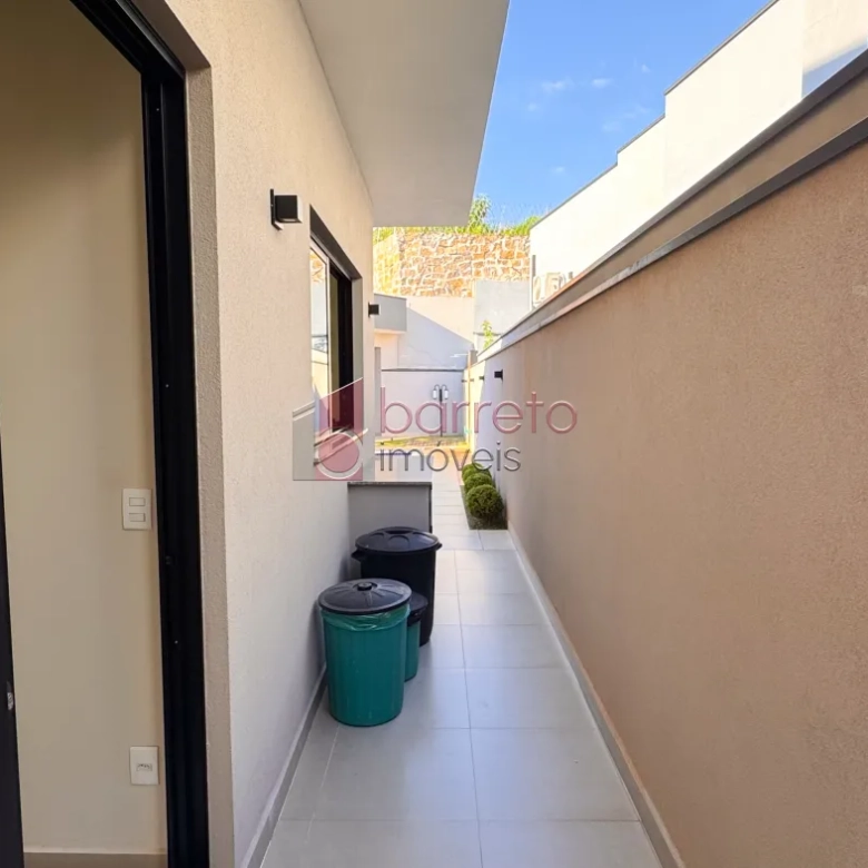 CASA TÉRREA ALTO PADRÃO À VENDA NO CONDOMÍNIO VIA CASTELLI NO CENTRO DE LOUVEIRA/SP