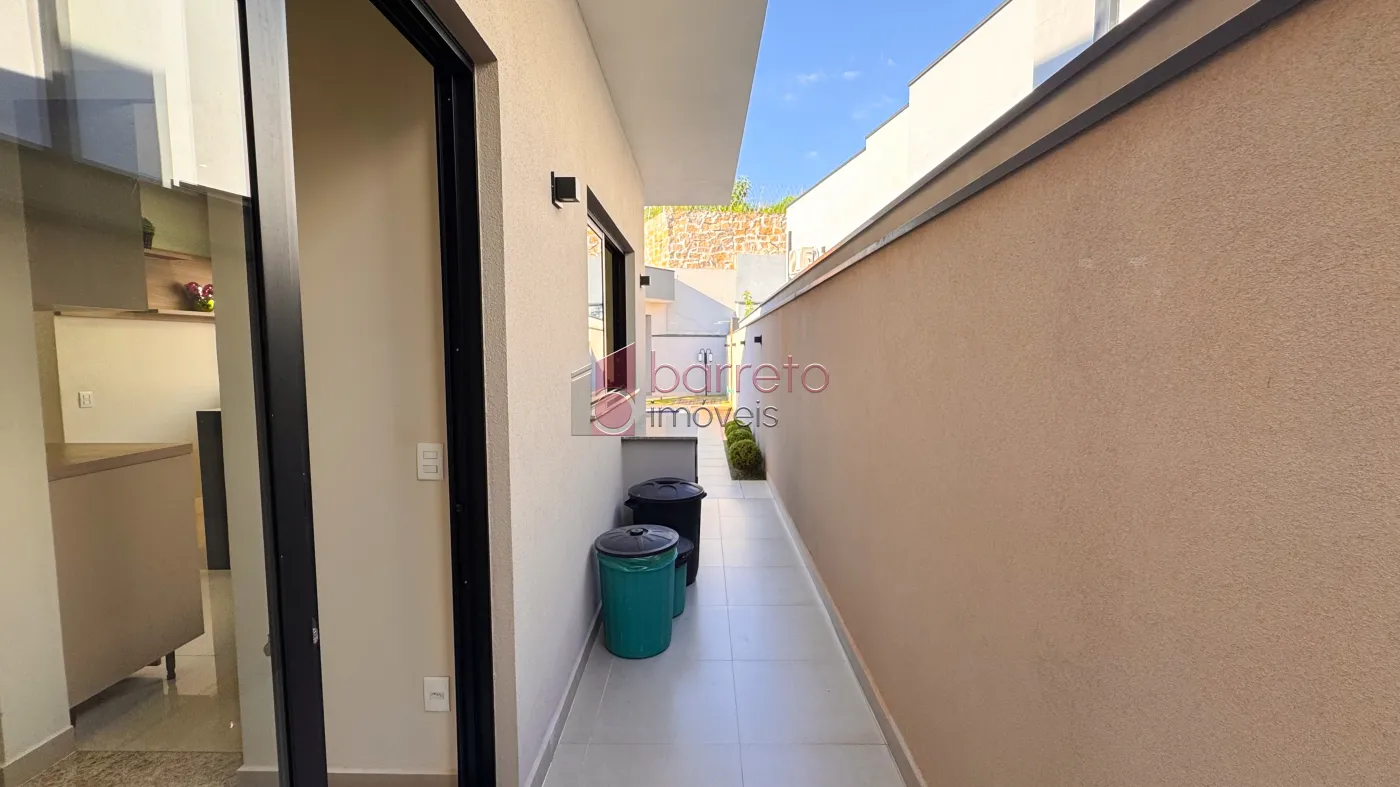 CASA TÉRREA ALTO PADRÃO À VENDA NO CONDOMÍNIO VIA CASTELLI NO CENTRO DE LOUVEIRA/SP
