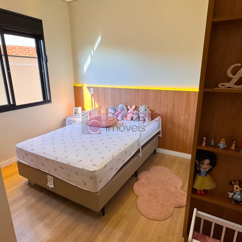 CASA TÉRREA ALTO PADRÃO À VENDA NO CONDOMÍNIO VIA CASTELLI NO CENTRO DE LOUVEIRA/SP