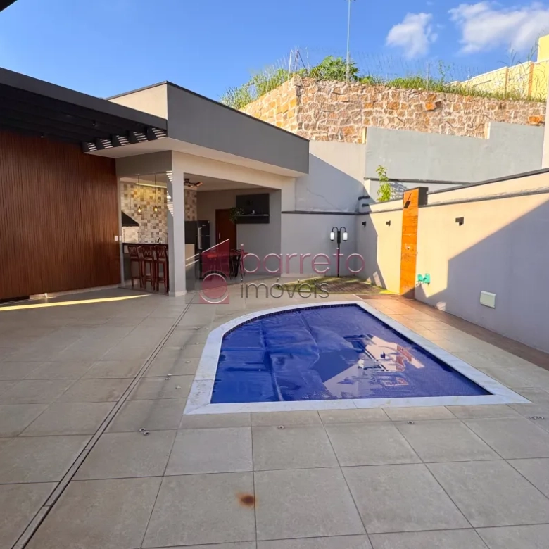 CASA TÉRREA ALTO PADRÃO À VENDA NO CONDOMÍNIO VIA CASTELLI NO CENTRO DE LOUVEIRA/SP