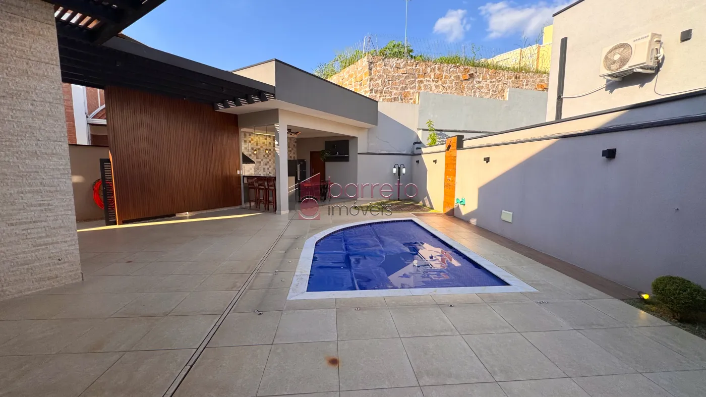 CASA TÉRREA ALTO PADRÃO À VENDA NO CONDOMÍNIO VIA CASTELLI NO CENTRO DE LOUVEIRA/SP
