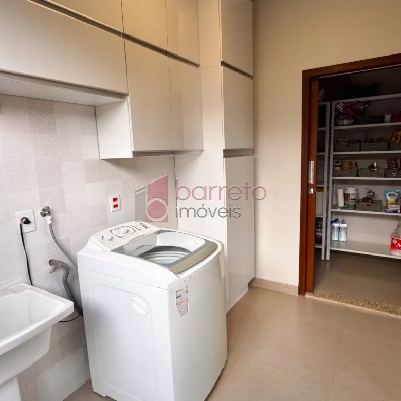 CASA TÉRREA ALTO PADRÃO À VENDA NO CONDOMÍNIO VIA CASTELLI NO CENTRO DE LOUVEIRA/SP