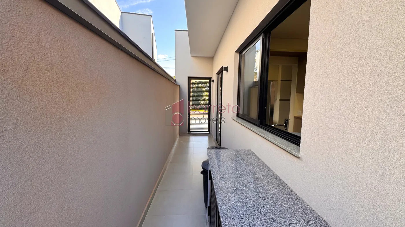 CASA TÉRREA ALTO PADRÃO À VENDA NO CONDOMÍNIO VIA CASTELLI NO CENTRO DE LOUVEIRA/SP