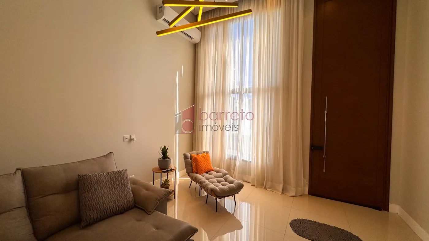 CASA TÉRREA ALTO PADRÃO À VENDA NO CONDOMÍNIO VIA CASTELLI NO CENTRO DE LOUVEIRA/SP