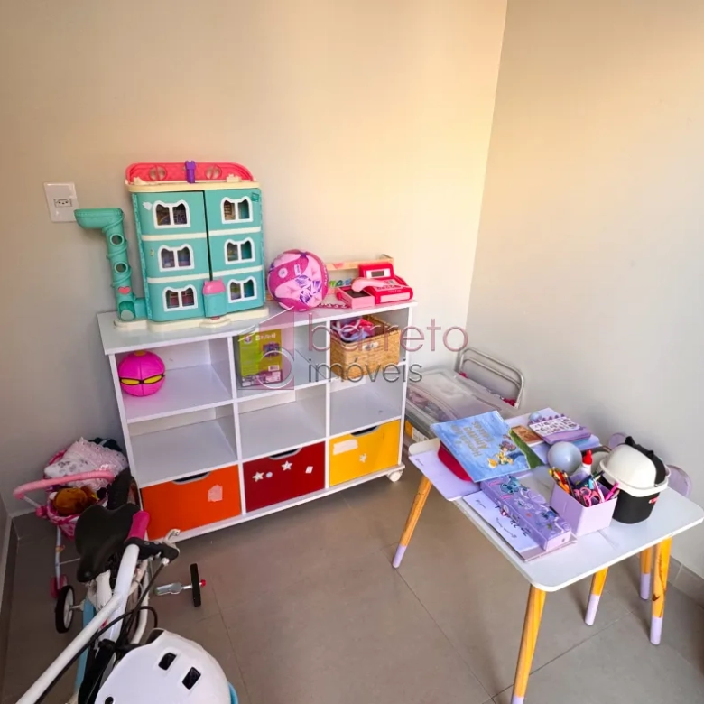 CASA TÉRREA ALTO PADRÃO À VENDA NO CONDOMÍNIO VIA CASTELLI NO CENTRO DE LOUVEIRA/SP