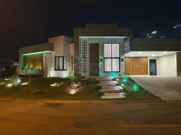 CASA TÉRREA ALTO PADRÃO À VENDA NO CONDOMÍNIO VIA CASTELLI NO CENTRO DE LOUVEIRA/SP