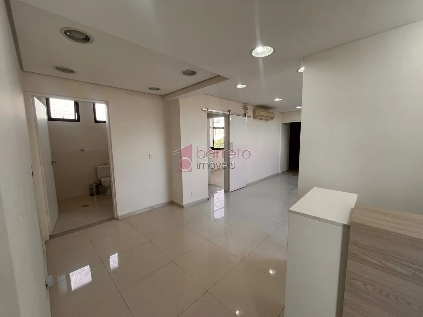 SALA COMERCIAL NO EDIFÍCIO SAINT PIERRE – JUNDIAÍ/SP