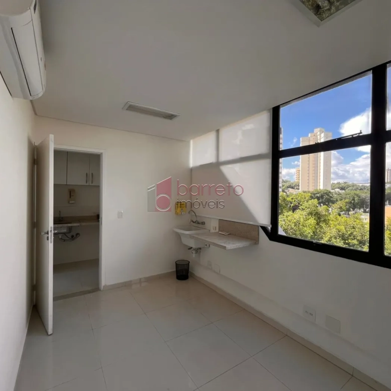 SALA COMERCIAL NO EDIFÍCIO SAINT PIERRE – JUNDIAÍ/SP