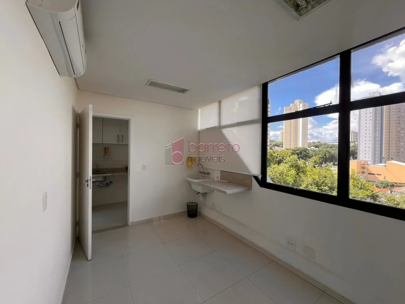 SALA COMERCIAL NO EDIFÍCIO SAINT PIERRE – JUNDIAÍ/SP