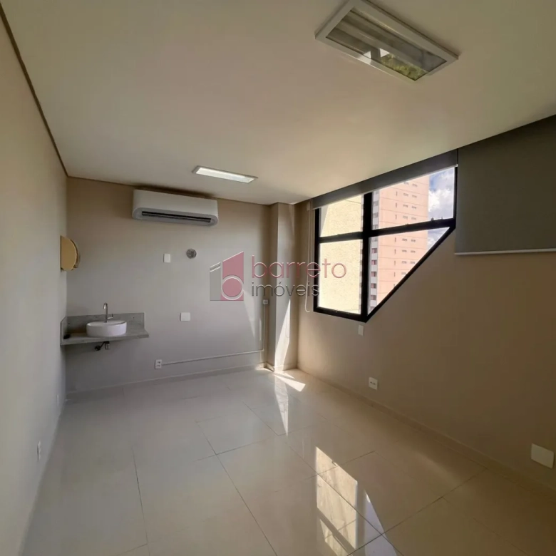SALA COMERCIAL NO EDIFÍCIO SAINT PIERRE – JUNDIAÍ/SP