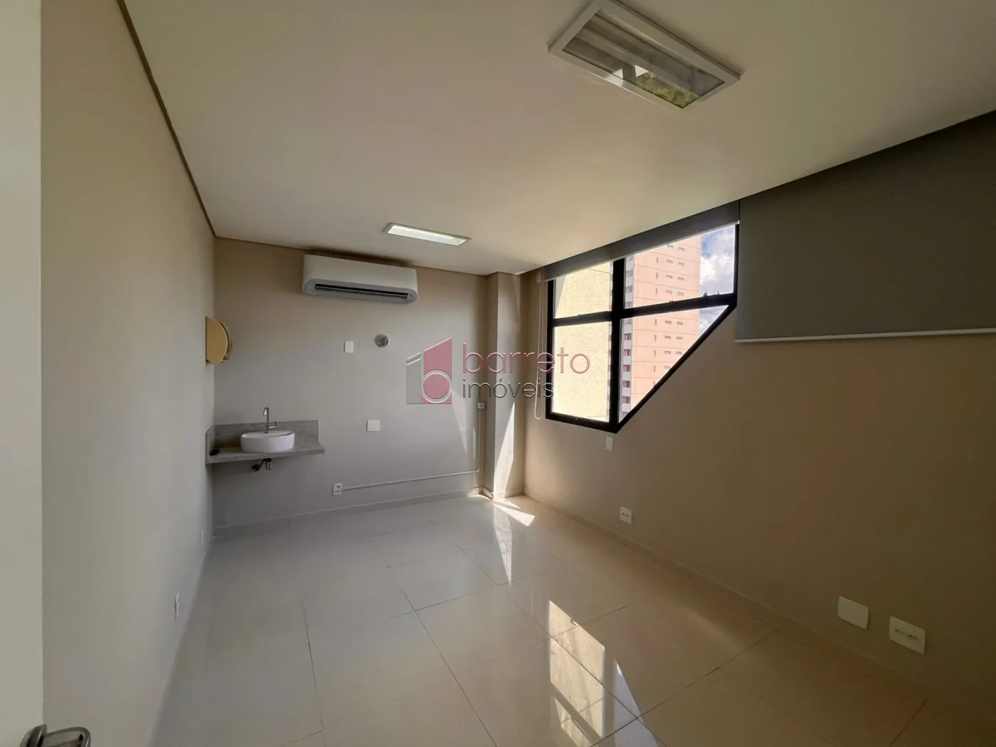 SALA COMERCIAL NO EDIFÍCIO SAINT PIERRE – JUNDIAÍ/SP