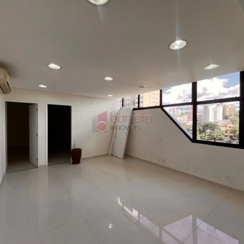 SALA COMERCIAL NO EDIFÍCIO SAINT PIERRE – JUNDIAÍ/SP