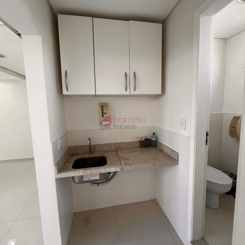 SALA COMERCIAL NO EDIFÍCIO SAINT PIERRE – JUNDIAÍ/SP