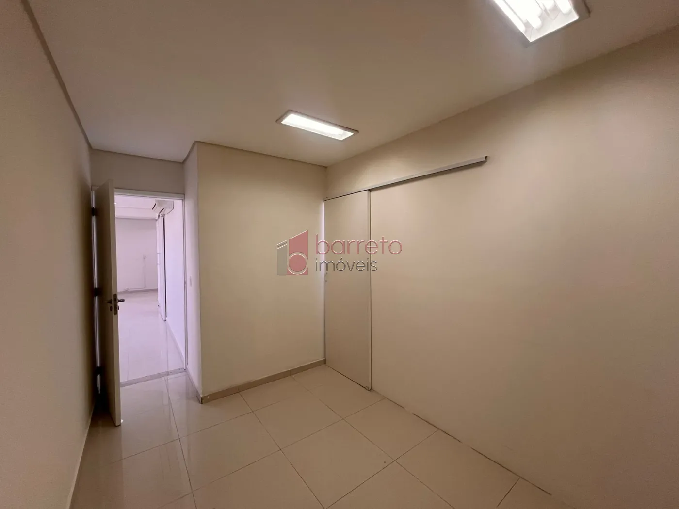 SALA COMERCIAL NO EDIFÍCIO SAINT PIERRE – JUNDIAÍ/SP