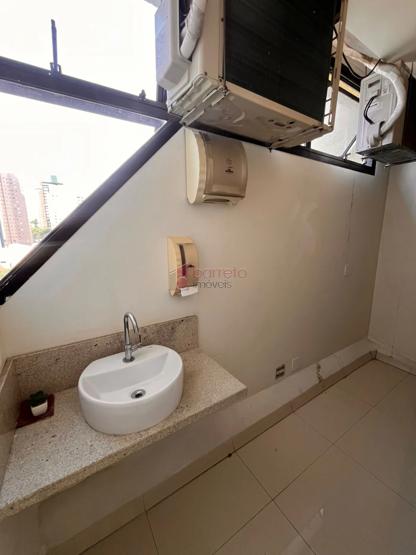 SALA COMERCIAL NO EDIFÍCIO SAINT PIERRE – JUNDIAÍ/SP