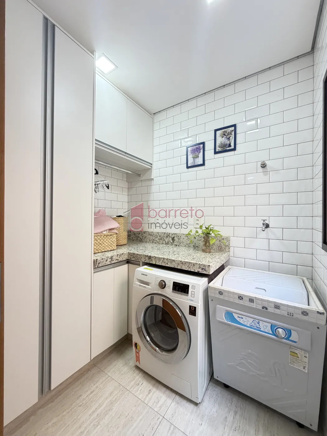 SOBRADO À VENDA – 03 QUARTOS – RESIDENCIAL DOS IPÊS – JUNDIAÍ/SP