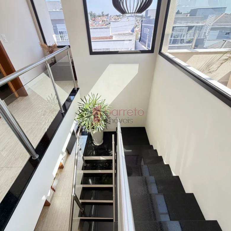 SOBRADO À VENDA – 03 QUARTOS – RESIDENCIAL DOS IPÊS – JUNDIAÍ/SP