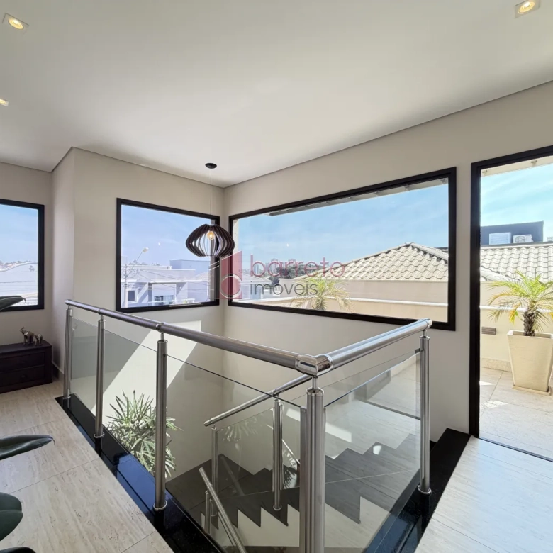 SOBRADO À VENDA – 03 QUARTOS – RESIDENCIAL DOS IPÊS – JUNDIAÍ/SP
