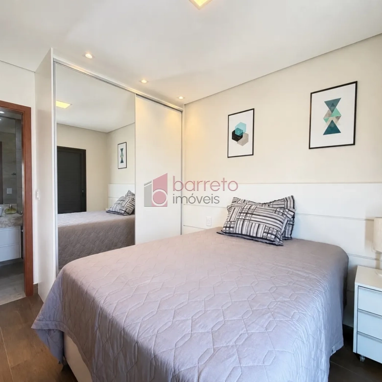 SOBRADO À VENDA – 03 QUARTOS – RESIDENCIAL DOS IPÊS – JUNDIAÍ/SP