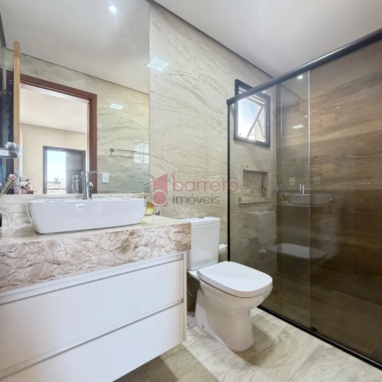 SOBRADO À VENDA – 03 QUARTOS – RESIDENCIAL DOS IPÊS – JUNDIAÍ/SP