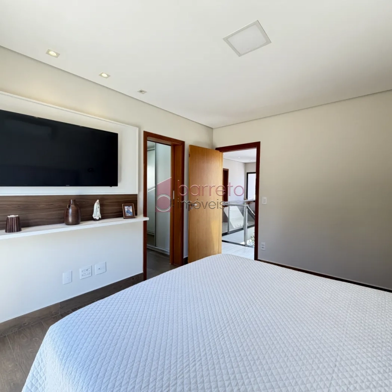 SOBRADO À VENDA – 03 QUARTOS – RESIDENCIAL DOS IPÊS – JUNDIAÍ/SP