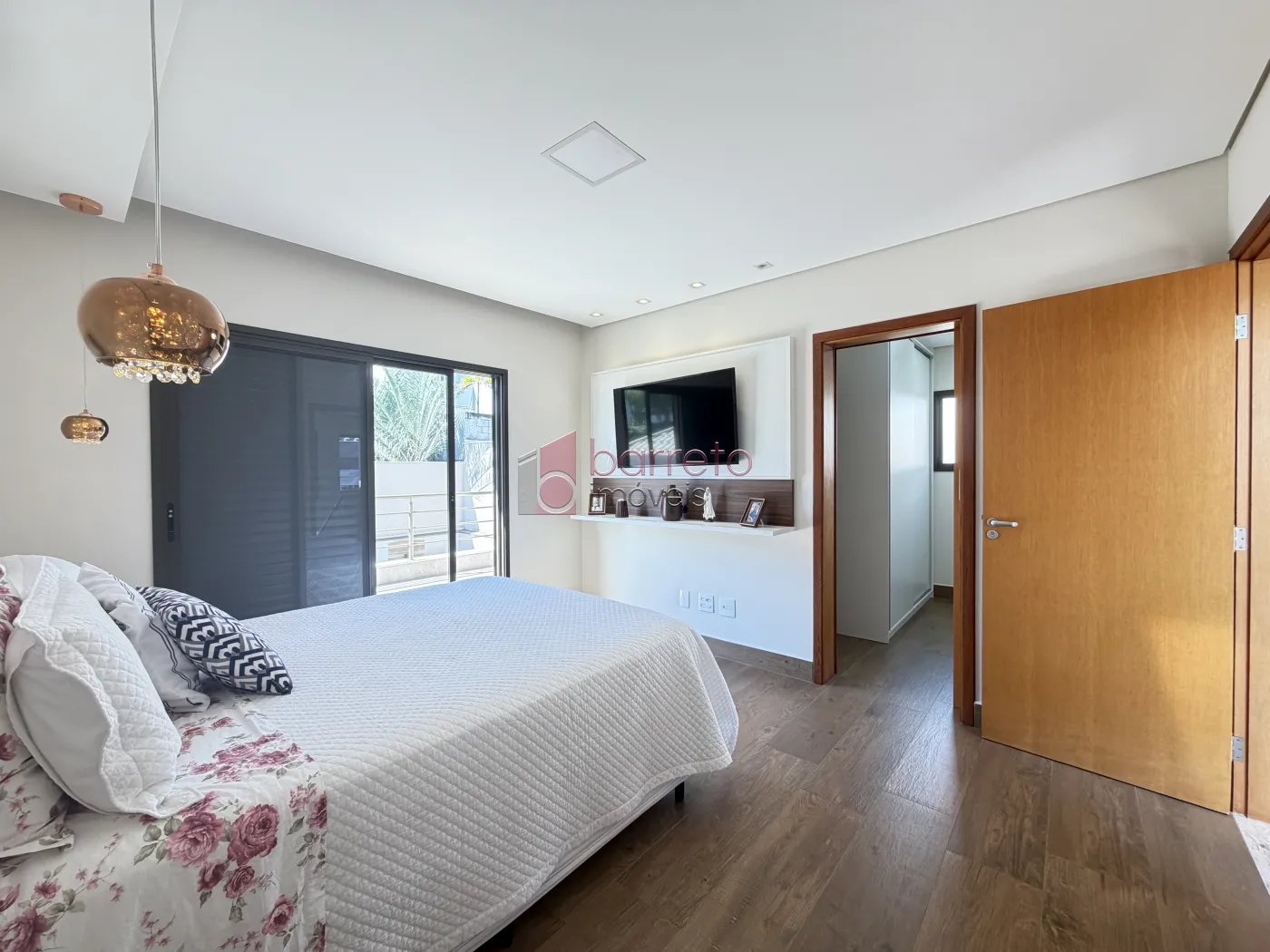 SOBRADO À VENDA – 03 QUARTOS – RESIDENCIAL DOS IPÊS – JUNDIAÍ/SP