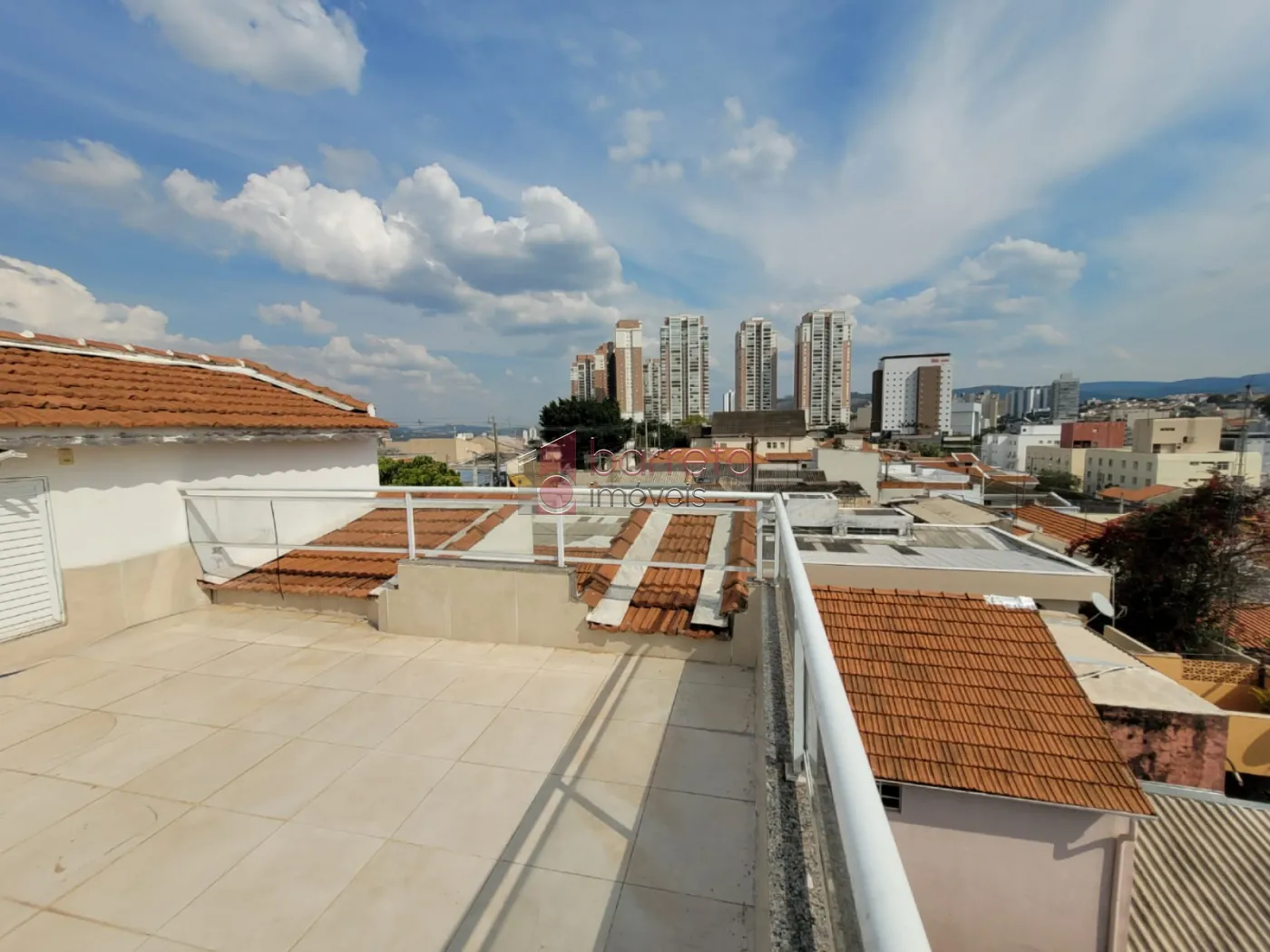 SOBRADO PARA VENDA E LOCAÇÃO NO BAIRRO BELA VISTA – JUNDIAÍ/SP