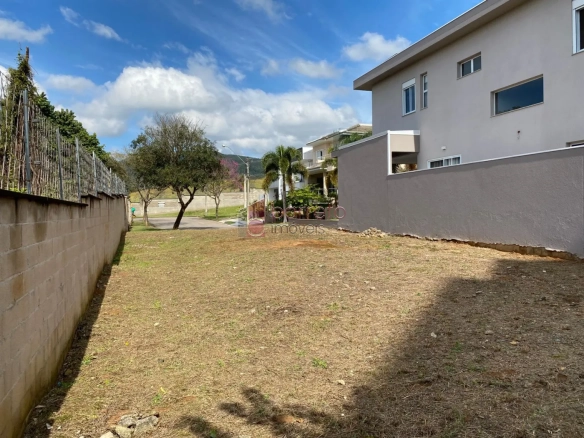 TERRENO PLANO À VENDA NO CONDOMÍNIO QUINTA DAS ATÍRIAS EM JUNDIAÍ/SP