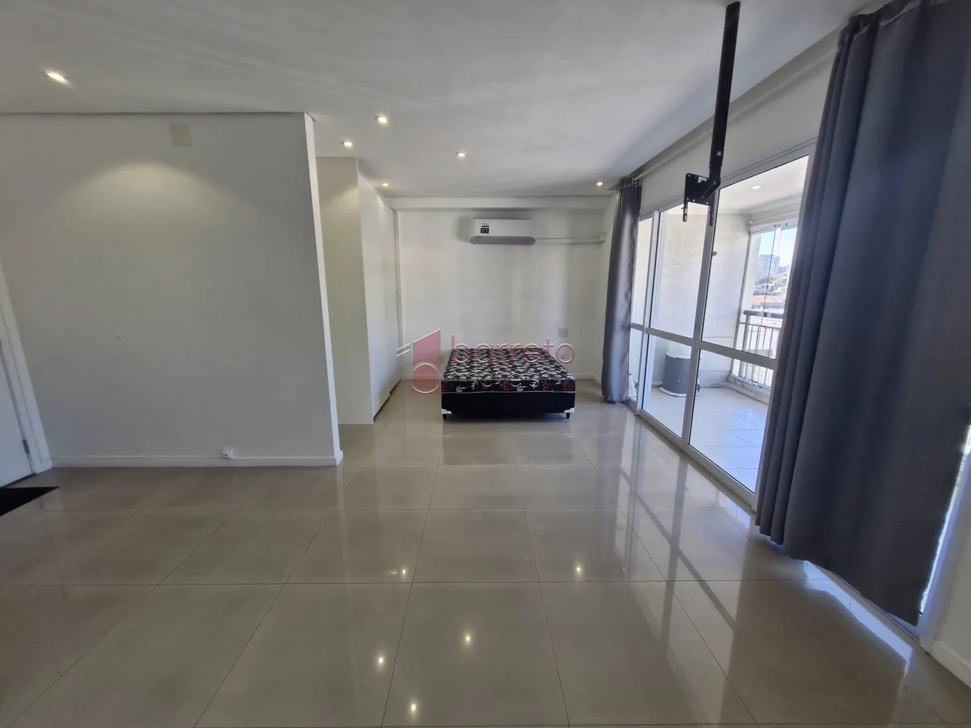 APARTAMENTO ESTILO FLAT SEMI MOBILIADO PARA LOCAÇÃO E VENDA NO CONDOMÍNIO IN DESIGN NA VILA ARENS – JUNDIAÍ/SP