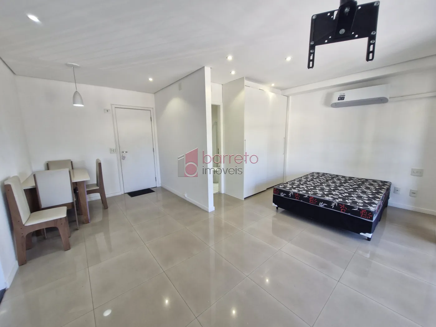 APARTAMENTO ESTILO FLAT SEMI MOBILIADO PARA LOCAÇÃO NO CONDOMÍNIO IN DESIGN NA VILA ARENS – JUNDIAÍ/SP