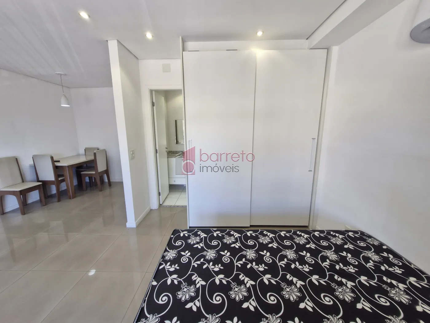 APARTAMENTO ESTILO FLAT SEMI MOBILIADO PARA LOCAÇÃO NO CONDOMÍNIO IN DESIGN NA VILA ARENS – JUNDIAÍ/SP