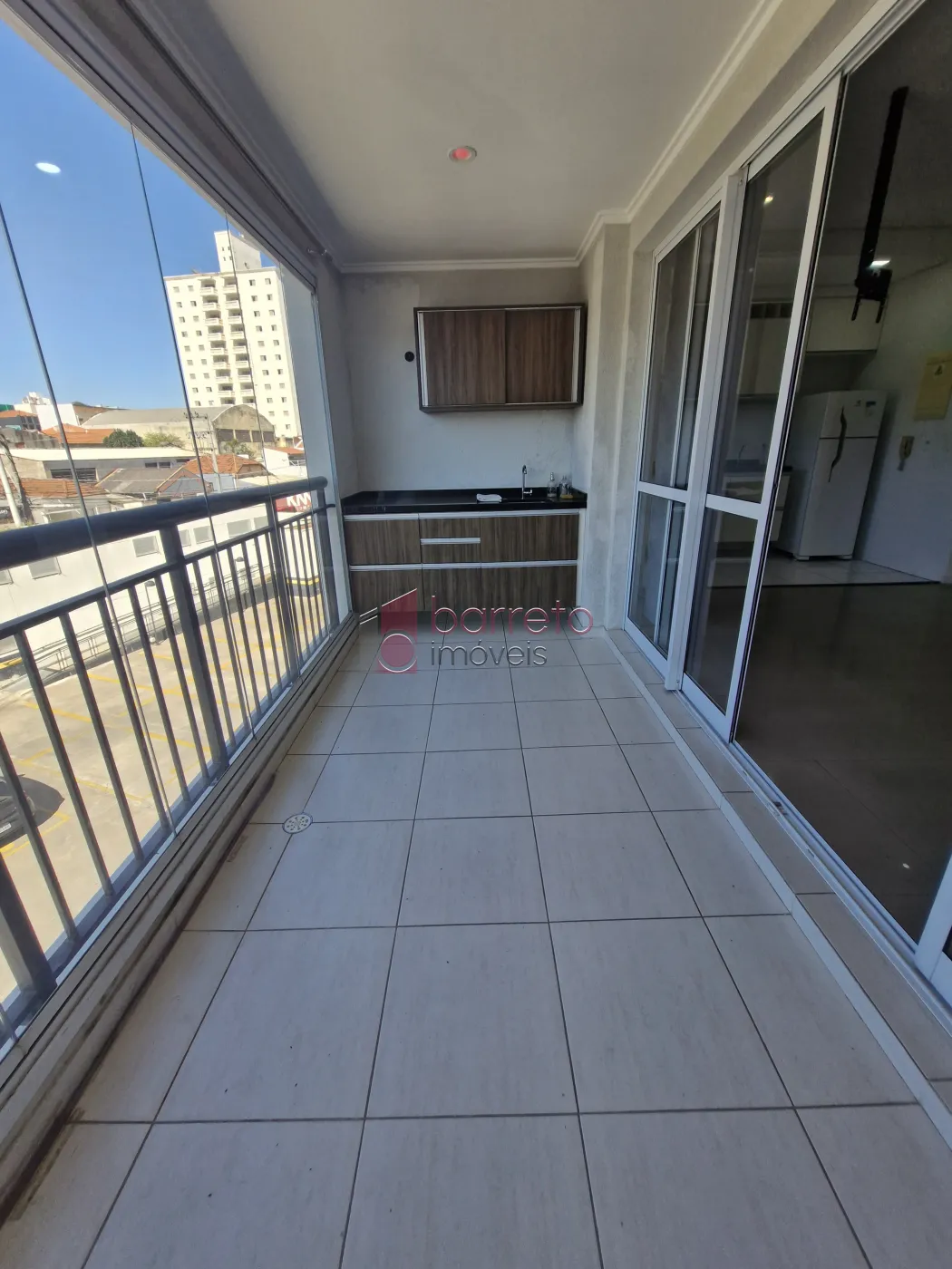 APARTAMENTO ESTILO FLAT SEMI MOBILIADO PARA LOCAÇÃO NO CONDOMÍNIO IN DESIGN NA VILA ARENS – JUNDIAÍ/SP