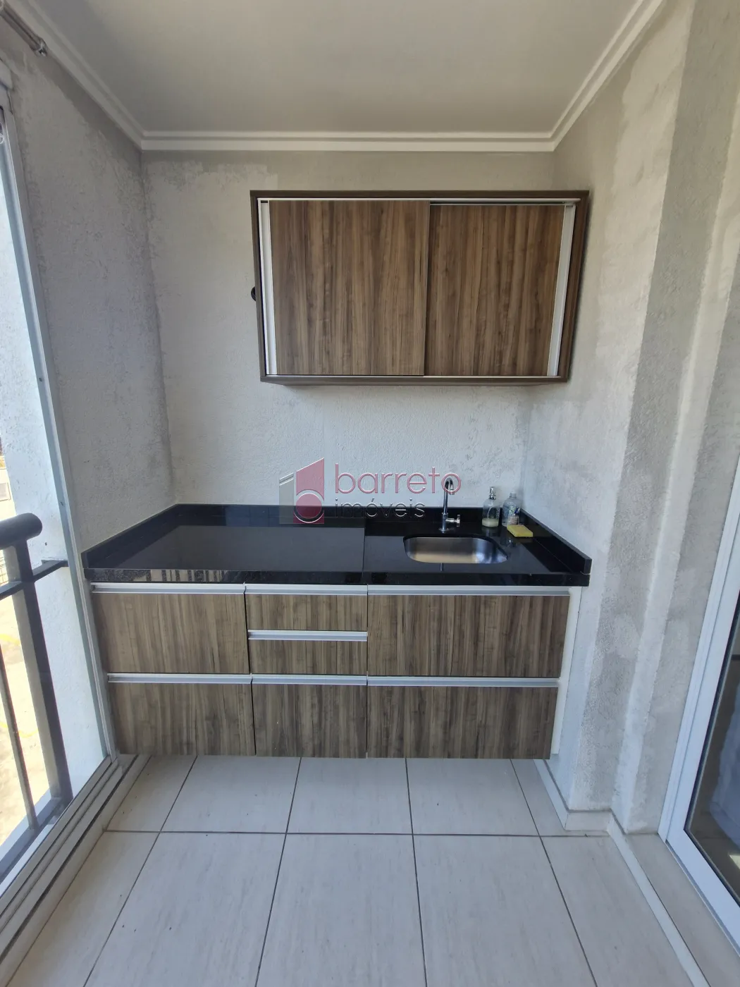 APARTAMENTO ESTILO FLAT SEMI MOBILIADO PARA LOCAÇÃO NO CONDOMÍNIO IN DESIGN NA VILA ARENS – JUNDIAÍ/SP