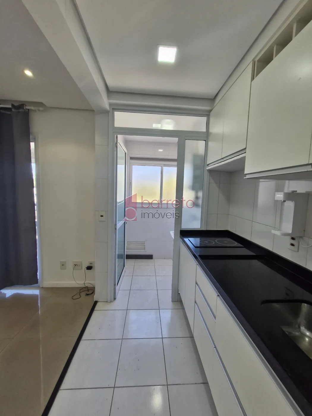 APARTAMENTO ESTILO FLAT SEMI MOBILIADO PARA LOCAÇÃO NO CONDOMÍNIO IN DESIGN NA VILA ARENS – JUNDIAÍ/SP