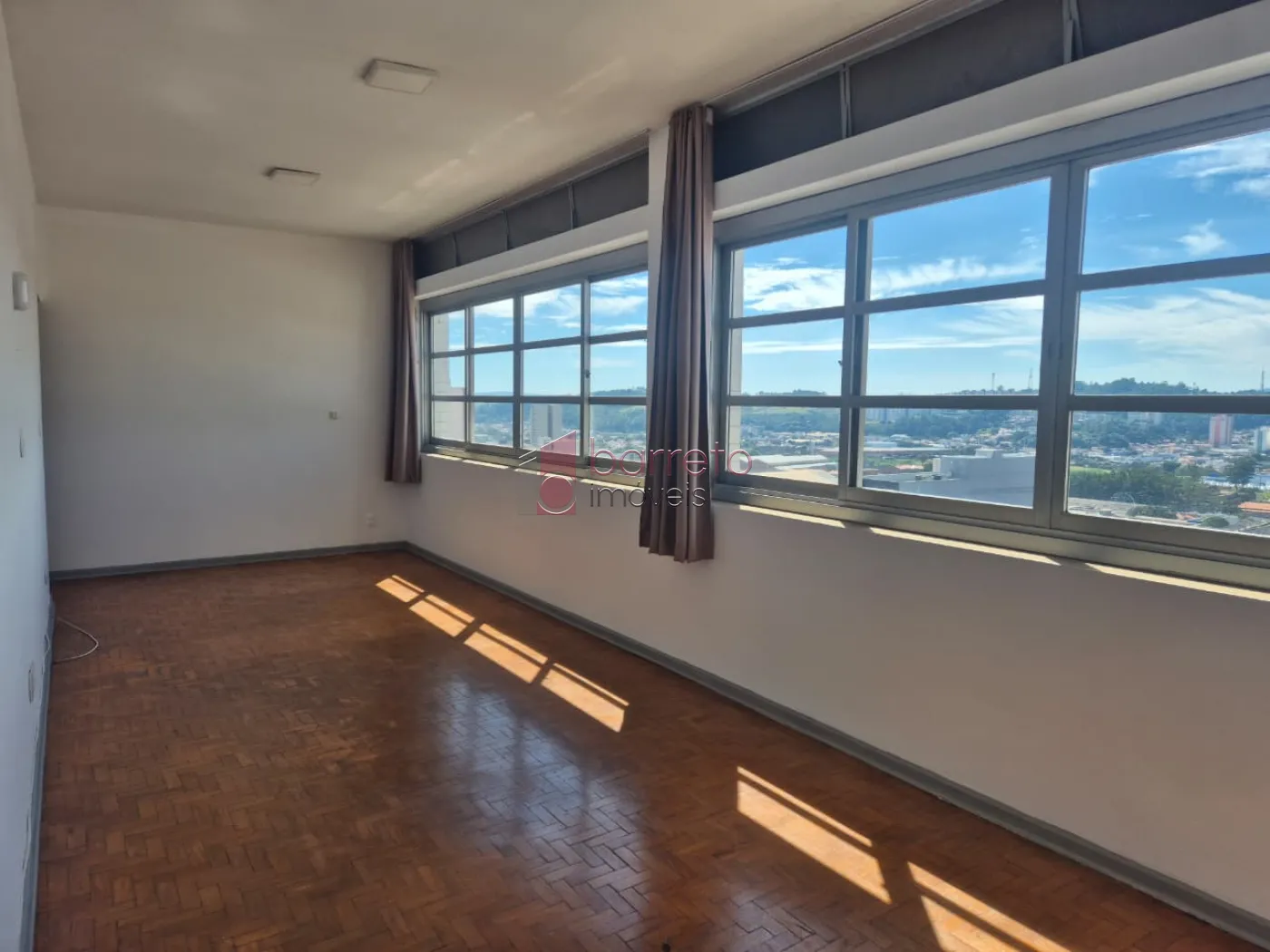 APARTAMENTO À VENDA NO CONDOMÍNIO ANTONIO FARINA NO CENTRO DE JUNDIAÍ/SP