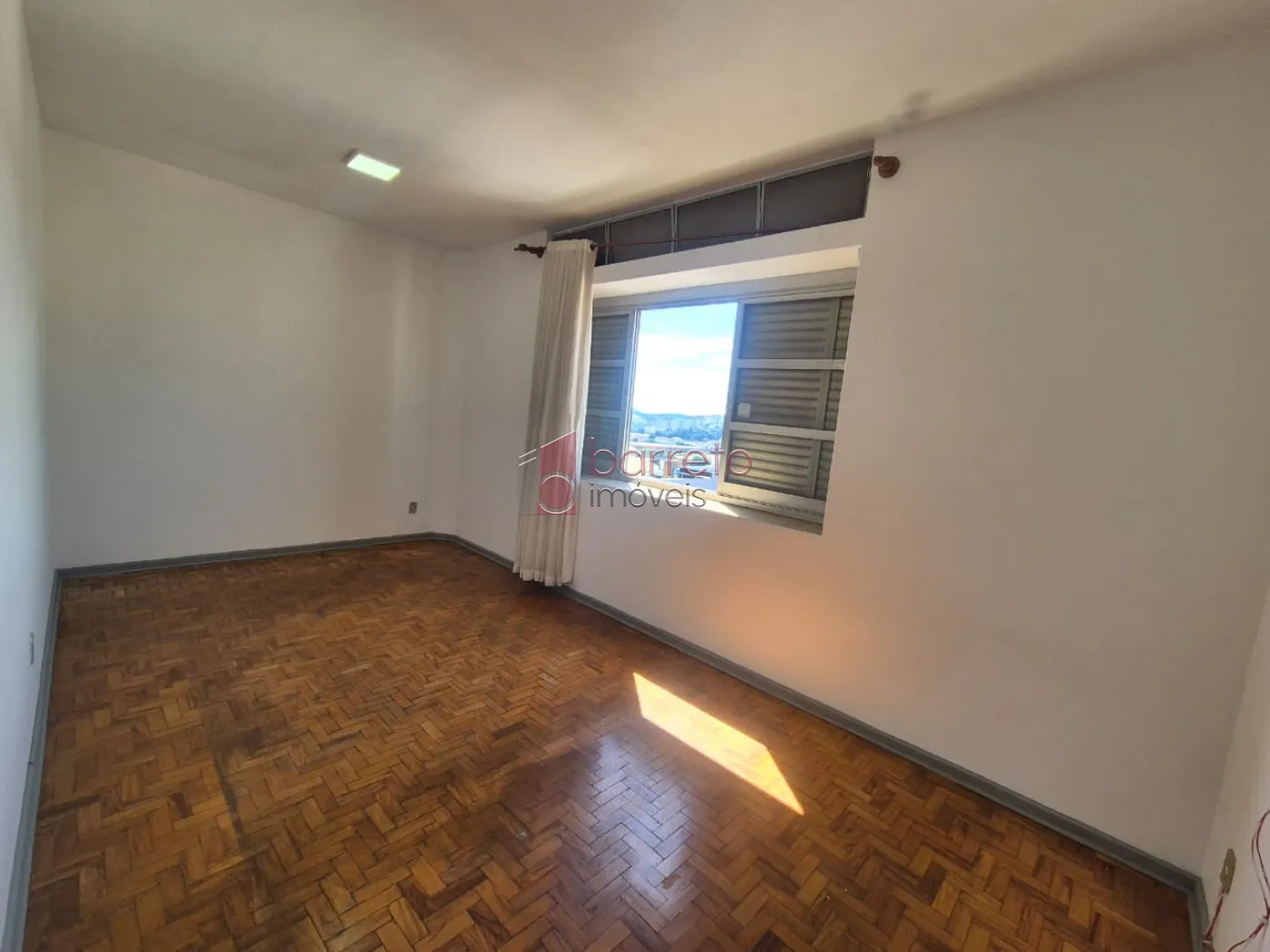 APARTAMENTO À VENDA NO CONDOMÍNIO ANTONIO FARINA NO CENTRO DE JUNDIAÍ/SP