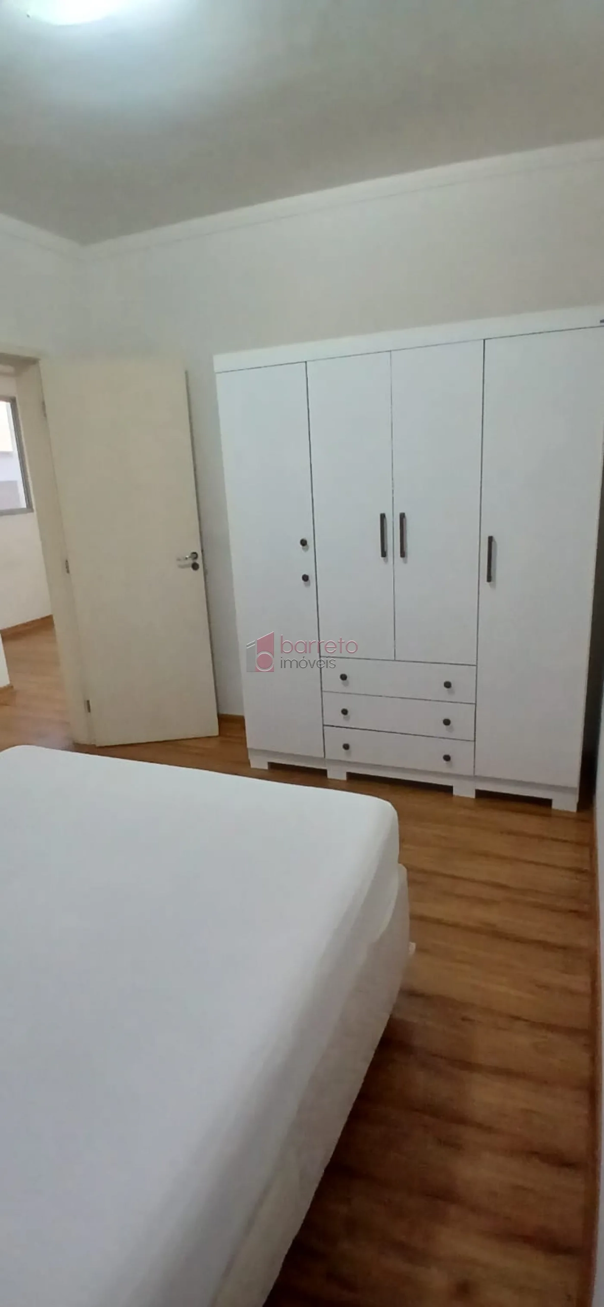 APARTAMENTO MOBILIADO PARA LOCAÇÃO NO CONDOMÍNIO RESERVA DO JAPI – FICUS – JUNDIAÍ/SP